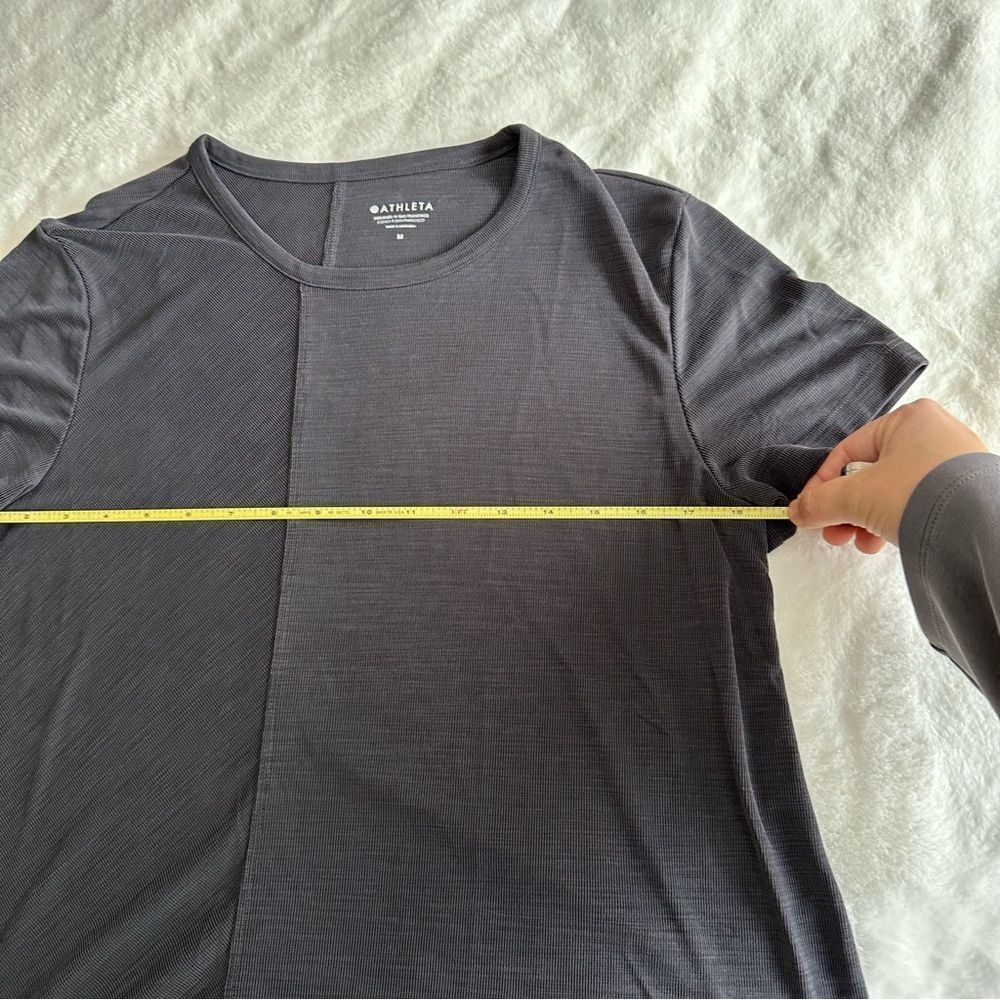Athleta Women’s Asymmetrical Athletic T-Shirt Size Medium Gray - Picture 7 of 11